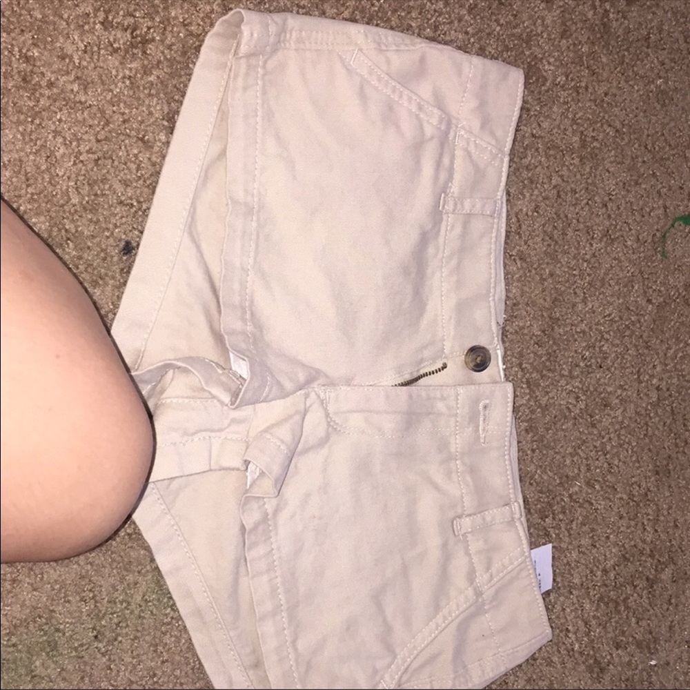 Khaki hollister shorts